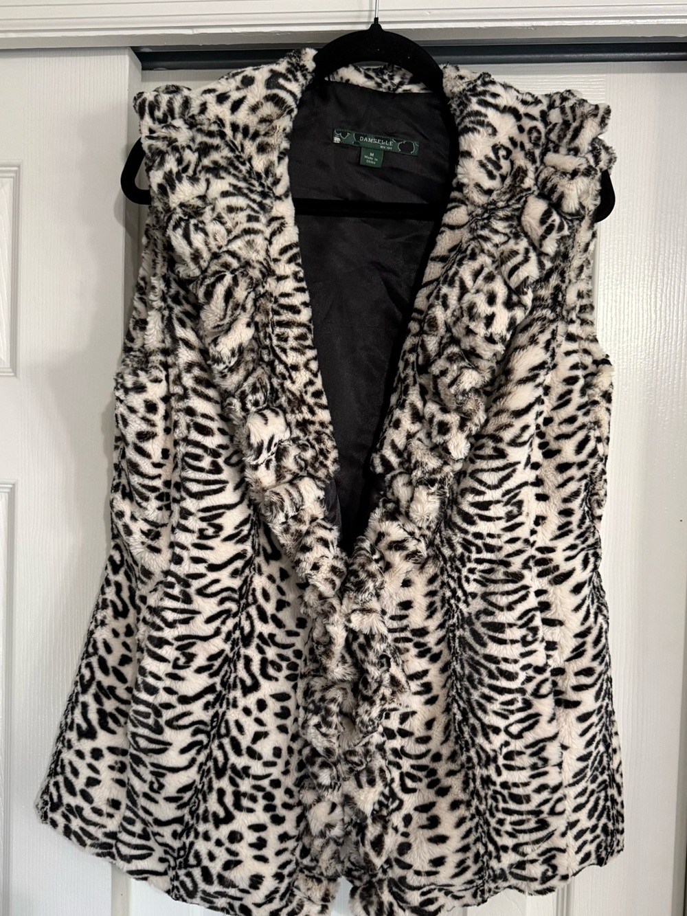 Damsalle Black & White Leopard Faux Fur Vest